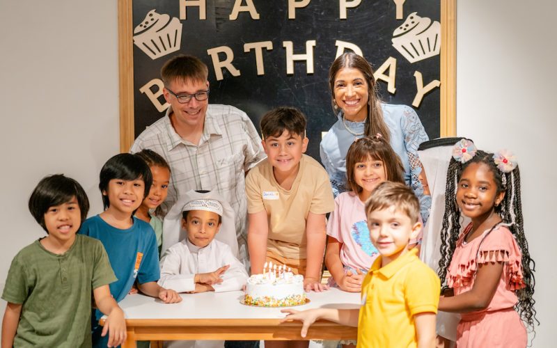 OliOli Birthdays Doha - Cutting The Cake